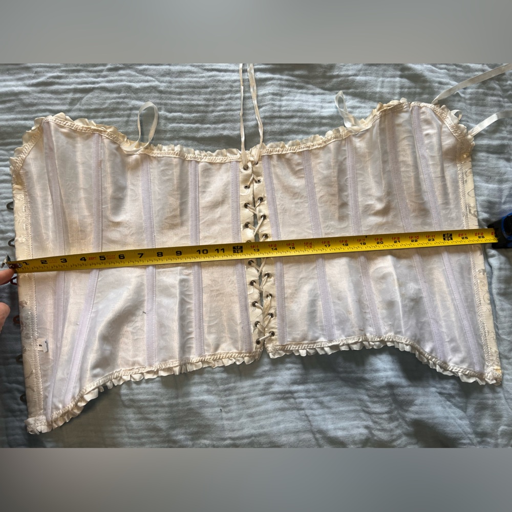 Women’s Vintage White French Lace Corset - Picture 6 of 8
